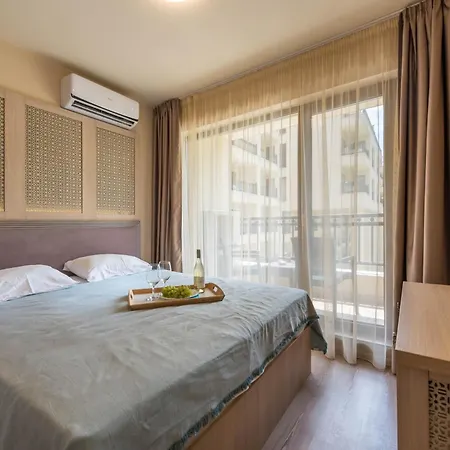 Golden Sands Apartment *